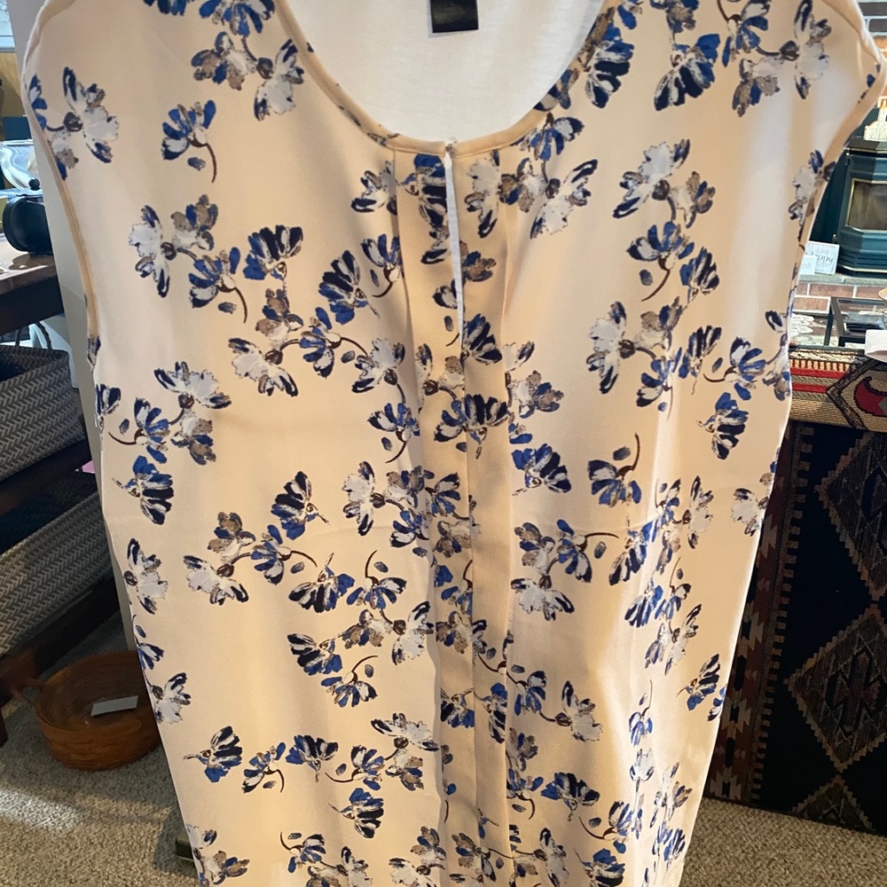 Ann Taylor short sleeves soft knit blouse like new !